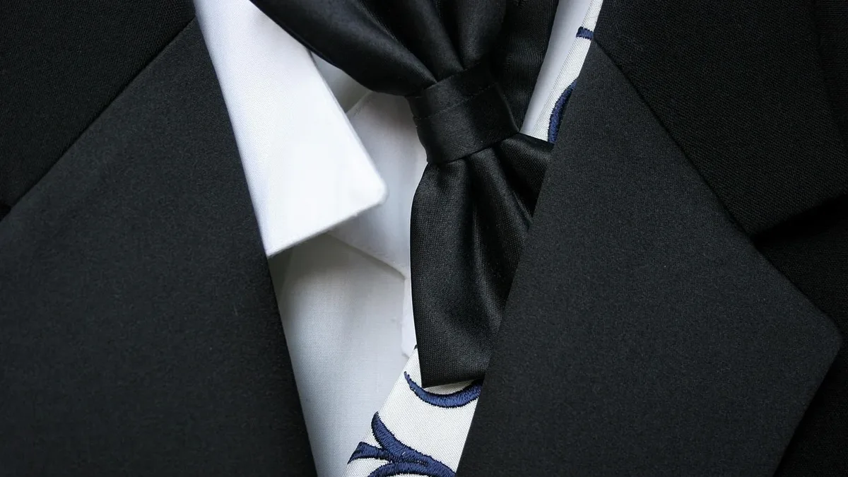 A close-up of a man's necktie and suit jacket.
